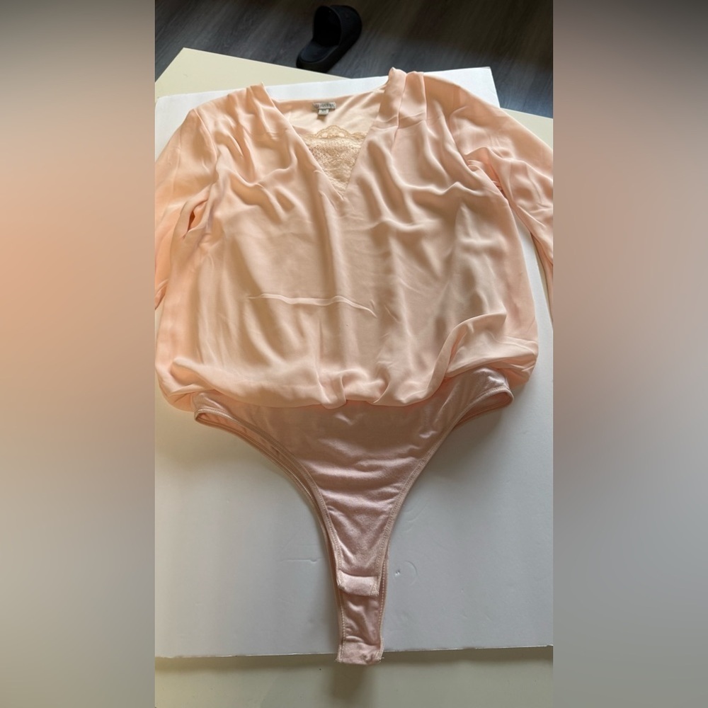 Guess Lace V-Neck Long Sleeve Peach Bodysuit - Picture 9 of 11